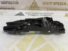 Кронштейн ручки двери Volkswagen Golf 2016 5N0839885H 7 CUKB 1.4 ГИБРИД, передний левый