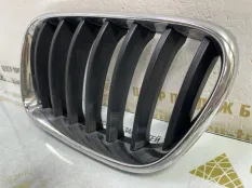 Решетка радиатора BMW X3 2010-2014 51117210725 F25, передняя левая