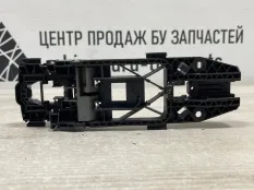Кронштейн ручки двери Skoda Yeti 2012 5L0837885C 5L6 CFHC 2.0 ДИЗЕЛЬ, передний левый