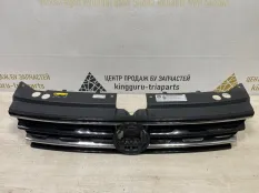 Решетка радиатора Volkswagen Tiguan 2016-2020 5NA853653 2 AD1 ДО РЕСТАЙЛИНГ