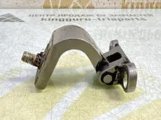 Петля крышки багажника Skoda Yeti 2012 5J0827301 5L6 CFHC 2.0 ДИЗЕЛЬ