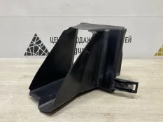 Воздуховод дополнительного радиатора BMW 7 2015-2019 51748072618 G12 ДО РЕСТАЙЛИНГ, правый