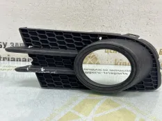 Решетка противотуманной фары Volkswagen Tiguan 2007-2011 5N0853666E 1 5N1 ДО РЕСТАЙЛИНГ, передняя правая