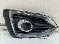 Решетка противотуманной фары Hyundai Solaris 2017-2020 86527H5000 2 HCR ДО РЕСТАЙЛИНГ