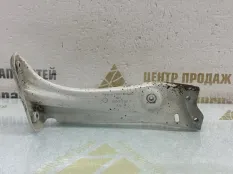 Кронштейн крыла Skoda Octavia 2013-2017 5E0821142 A7 5E3 ДО РЕСТАЙЛИНГ, передний правый