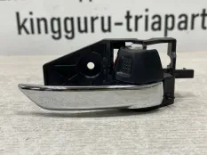 Ручка двери внутренняя Suzuki Vitara 2019 8311061M10 2 LY РЕСТАЙЛИНГ M16A 2315632, передняя правая