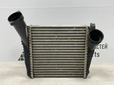 Радиатор интеркулера Volkswagen Touareg 2010-2014 7L6145803D 2 7P5 ДО РЕСТАЙЛИНГ