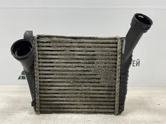 Радиатор интеркулера Volkswagen Touareg 2010-2014 7P0145804B 2 7P5 ДО РЕСТАЙЛИНГ, правый