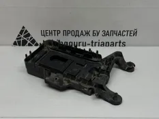Площадка АКБ Volkswagen Tiguan 2007-2011 1K0915333 1 5N1 ДО РЕСТАЙЛИНГ