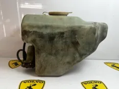 Бачок омывателя Volvo 240 260 Volvo 240 УНИВЕРСАЛ