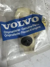 Клипсы крепления обшивки багажника Volvo 850 940