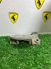 Нижний правый кронштейн гидроопоры двигателя Volvo