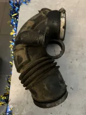 Патрубок впускной Volvo 960