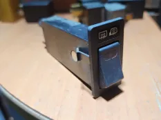 Кнопка подогрева стекла и зеркал задняя Volvo