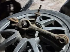 Рычаг правый Volvo 940