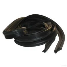 Уплотнитель крышки багажника Volvo 740