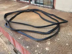 Дверной уплотнитель Volvo 740