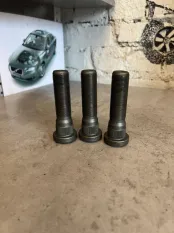 Болт колеса