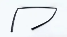 Уплотнитель стекла двери Toyota Venza