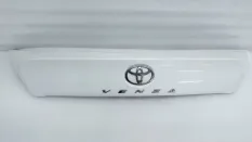 Накладка двери багажника Toyota Venza