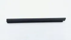 Уплотнитель стекла двери Toyota Camry
