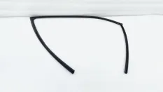 Уплотнитель стекла двери Toyota Camry