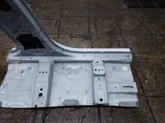 Порог со стойкой LiXiang L7