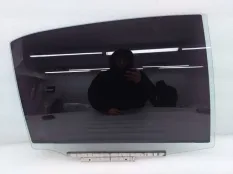 Стекло двери Toyota Camry