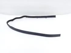 Уплотнитель капота Toyota Camry