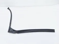 Уплотнитель двери Toyota Highlander