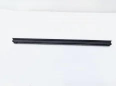 Уплотнитель стекла двери Toyota Highlander