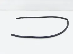 Уплотнитель капота Toyota Camry