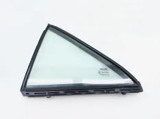 Форточка двери Toyota Camry