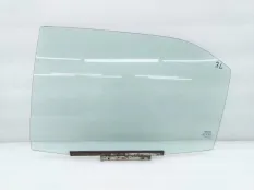 Стекло двери Toyota Camry