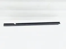 Уплотнитель стекла двери Mercedes-Benz GLB-Class
