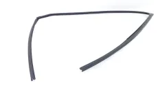Уплотнитель стекла двери Toyota Camry