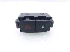 Кнопка аварийной сигнализации Nissan Terrano