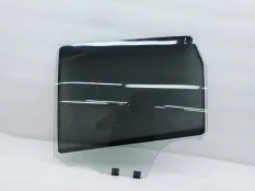 Стекло двери Nissan Terrano