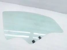 Стекло двери Nissan Terrano