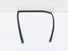 Уплотнитель стекла двери Toyota Camry