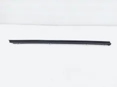 Уплотнитель стекла двери Toyota Camry