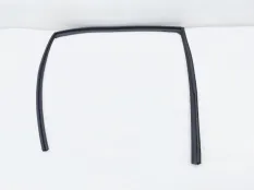 Уплотнитель стекла двери Toyota Camry