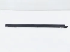 Уплотнитель стекла двери Toyota Camry