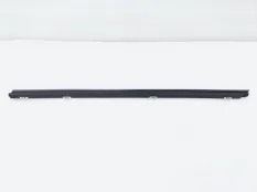 Уплотнитель стекла двери Toyota Camry