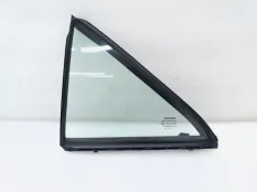 Форточка двери Toyota Camry