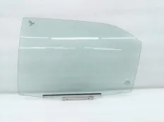 Стекло двери Toyota Camry