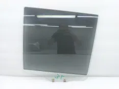 Стекло двери Mitsubishi Pajero