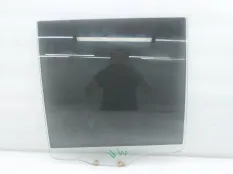 Стекло двери Mitsubishi Pajero