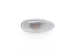 Повторитель поворота в крыло Mitsubishi Pajero