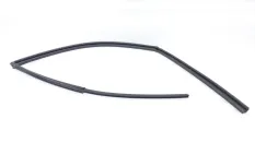 Уплотнитель стекла двери Toyota Fortuner